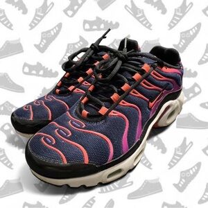 Nike Air Max Plus with Navy and Pink Accents